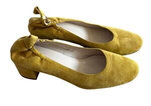 Everlane Day Heel 9 Mustard Yellow Suede Block Heel Pumps Made in Italy Flats